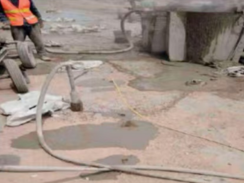 察哈尔右翼前水泥混凝土路面板底注浆技术 路面脱空注浆整治方案